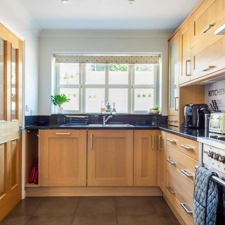 Teta'S House! Villa Оксфорд Екстериор снимка