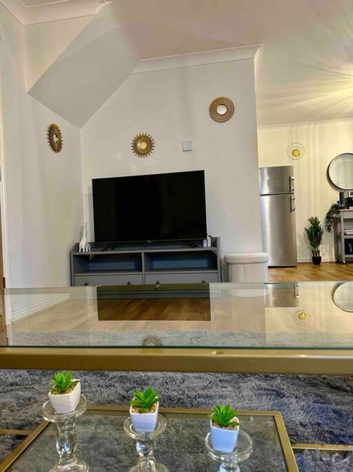 Teta'S House! Villa Оксфорд Екстериор снимка